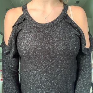 AMERICAN EAGLE OFF THE SHOULDER LONG SLEEVE TOP!